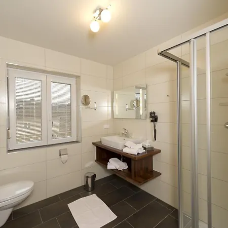 Lanzer 게스트하우스 3*